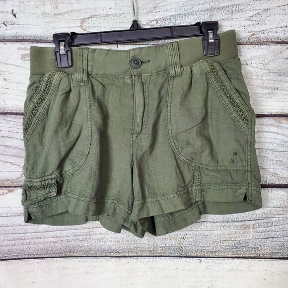Maurices Women’s Green Linen Blend Casual Shorts Size 3/4 Crochet Trim - Picture 1 of 6